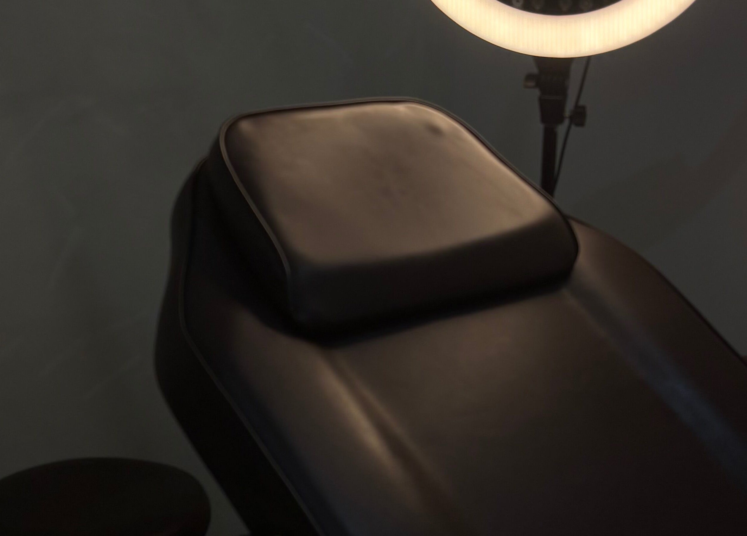 Comfortable treatment chair under soft light at Duda Flores Beauty, Surfers Paradise, Queensland, AU.