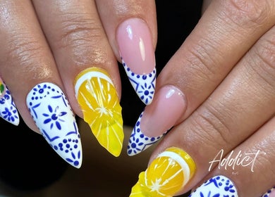 Design d'ongles citrus vif chez Addict By C, Nice, Provence-alpes-côte D'azur, FR. Élégance et créativité.