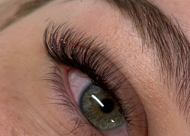 Zbliżenie na rzęsy wykonane w MILARI LASHES, Laskowice, Województwo Kujawsko-pomorskie, PL.