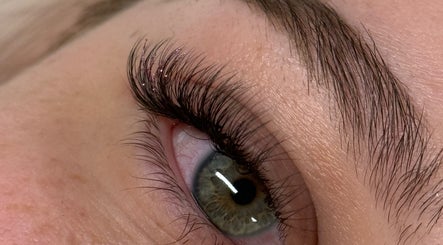Zbliżenie na rzęsy wykonane w MILARI LASHES, Laskowice, Województwo Kujawsko-pomorskie, PL.