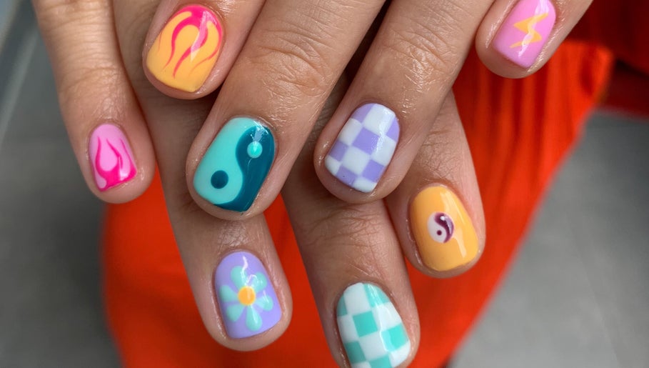 Kreative Nageldesigns bei ALLIANCE BIAB NAIL ART STUDIO in Hamburg, Hamburg, DE.