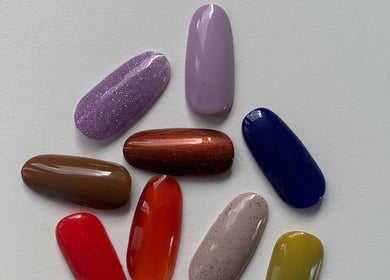 Vielfältige Nagellackfarben bei ALLIANCE BIAB NAIL ART STUDIO, Hamburg, Hamburg, DE.