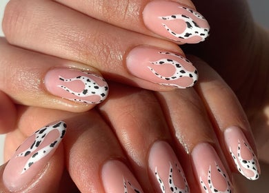 Kunstvolle Nagelkunst bei ALLIANCE BIAB NAIL ART STUDIO, Hamburg, Hamburg, DE, zeigt kreative Designs.