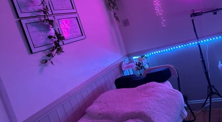 Cozy treatment room with ambient lighting at E.Loubeauty, Wimbourne, England, GB, featuring a plush treatment bed.