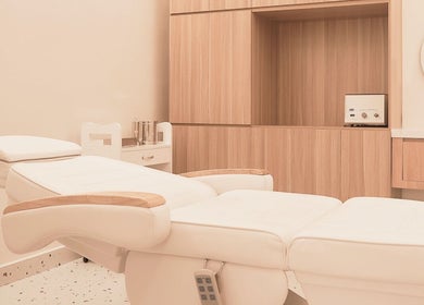 Giường spa sang trọng tại Imakoko, Hồ Chí Minh, Hồ Chí Minh, VN với thiết kế hiện đại.