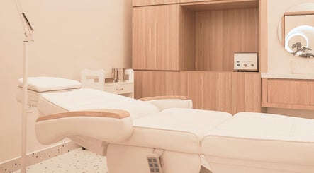 Giường spa sang trọng tại Imakoko, Hồ Chí Minh, Hồ Chí Minh, VN với thiết kế hiện đại.