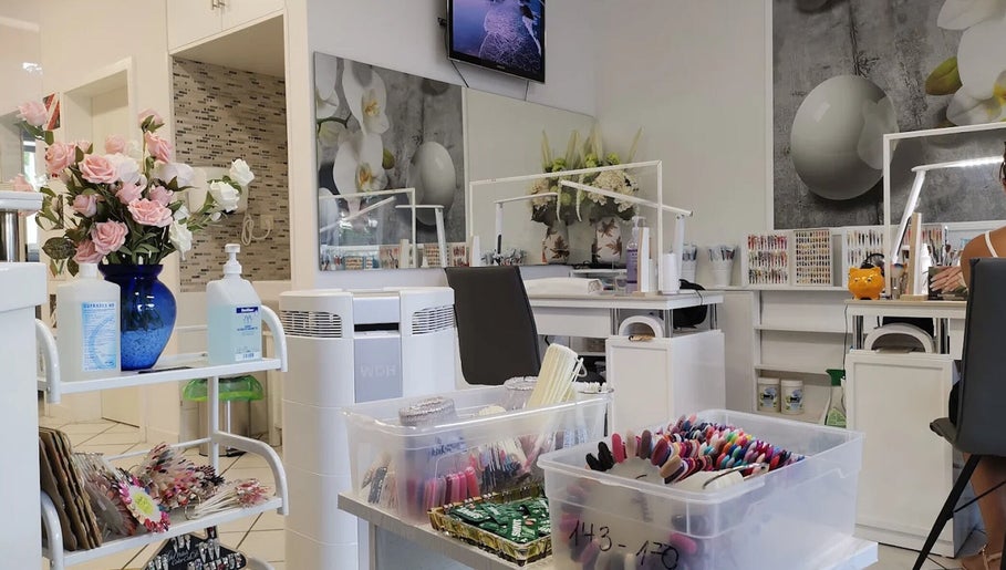 Nội thất tinh tế tại Nagelstudio Kolpingplatz, Karlsruhe, Baden-württemberg, DE với dịch vụ chăm sóc nail.