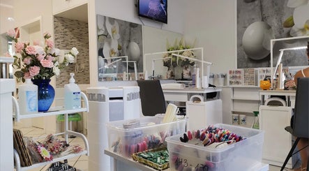 Nội thất tinh tế tại Nagelstudio Kolpingplatz, Karlsruhe, Baden-württemberg, DE với dịch vụ chăm sóc nail.