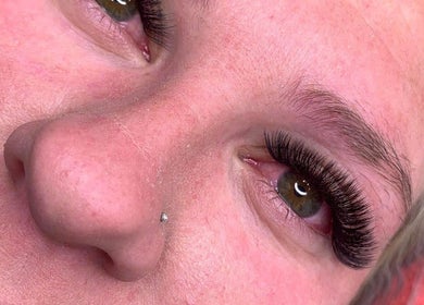 Close-up of eyelash extensions at Beauty Point GC, Robina, Queensland, AU, showcasing expert styling.