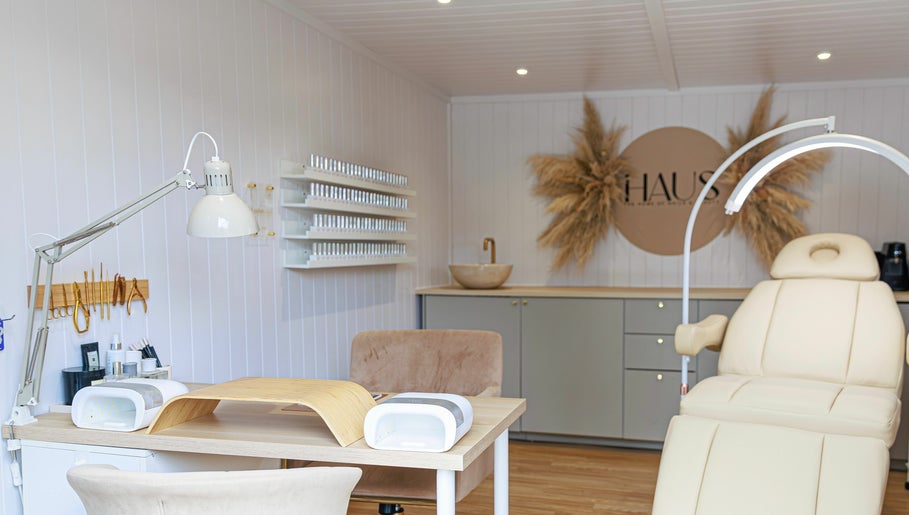 Image de Haus: The Home of Nails and Beauty 1