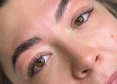 Close-up of perfectly groomed eyebrows at Everythingbrows, Hull, England, GB, showcasing expert beauty services.