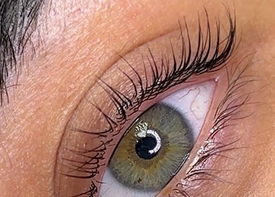 Close-up of enhanced lashes at Everythingbrows, Hull, England, GB, showcasing detailed beauty treatment.