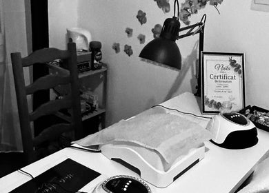 Poste de travail élégant chez Nails Addict, Saint-étienne, Auvergne-rhône-alpes, FR, avec certificat d'expertise.