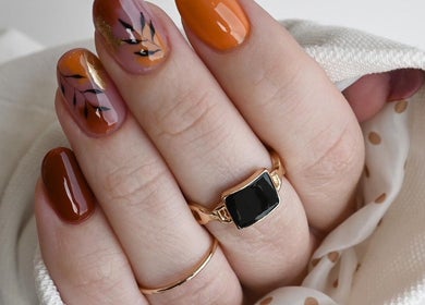 Nail art automnal chez Nails Addict à Saint-Étienne, Auvergne-Rhône-Alpes, FR.