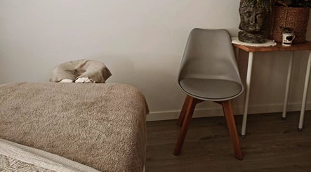 Salle de massage paisible à Sanación Bien-être, Seyssinet-Pariset, Auvergne-Rhône-Alpes, FR.