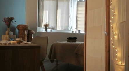 Salle de massage accueillante à Sanación Bien-être, Seyssinet-pariset, Auvergne-rhône-alpes, FR.