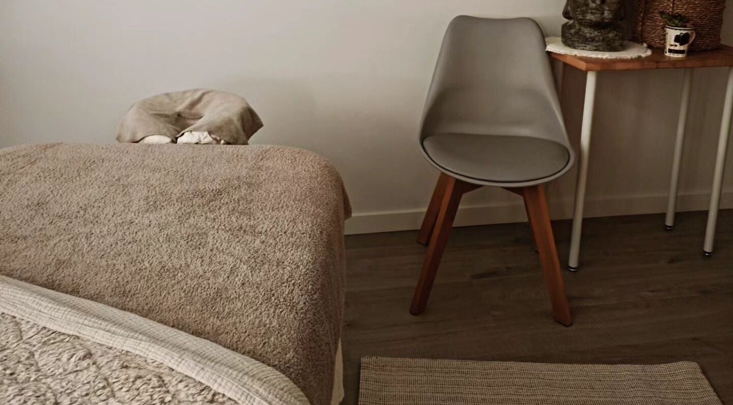 Salle de massage sereine à Sanación Bien être, Seyssinet-Pariset, Auvergne-Rhône-Alpes, FR.