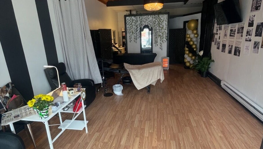 Cozy interior of Vintage Vanity in Shamokin, Pennsylvania, US with elegant decor and inviting atmosphere.
