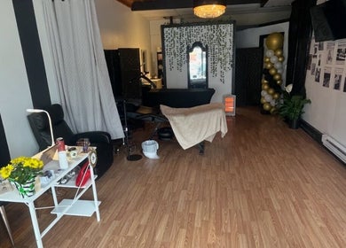 Cozy interior of Vintage Vanity in Shamokin, Pennsylvania, US with elegant decor and inviting atmosphere.