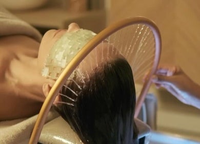 Tratamento facial luxuoso no Salma the Beautician, Linda-a-velha, Lisboa, PT, com máscara de jade.