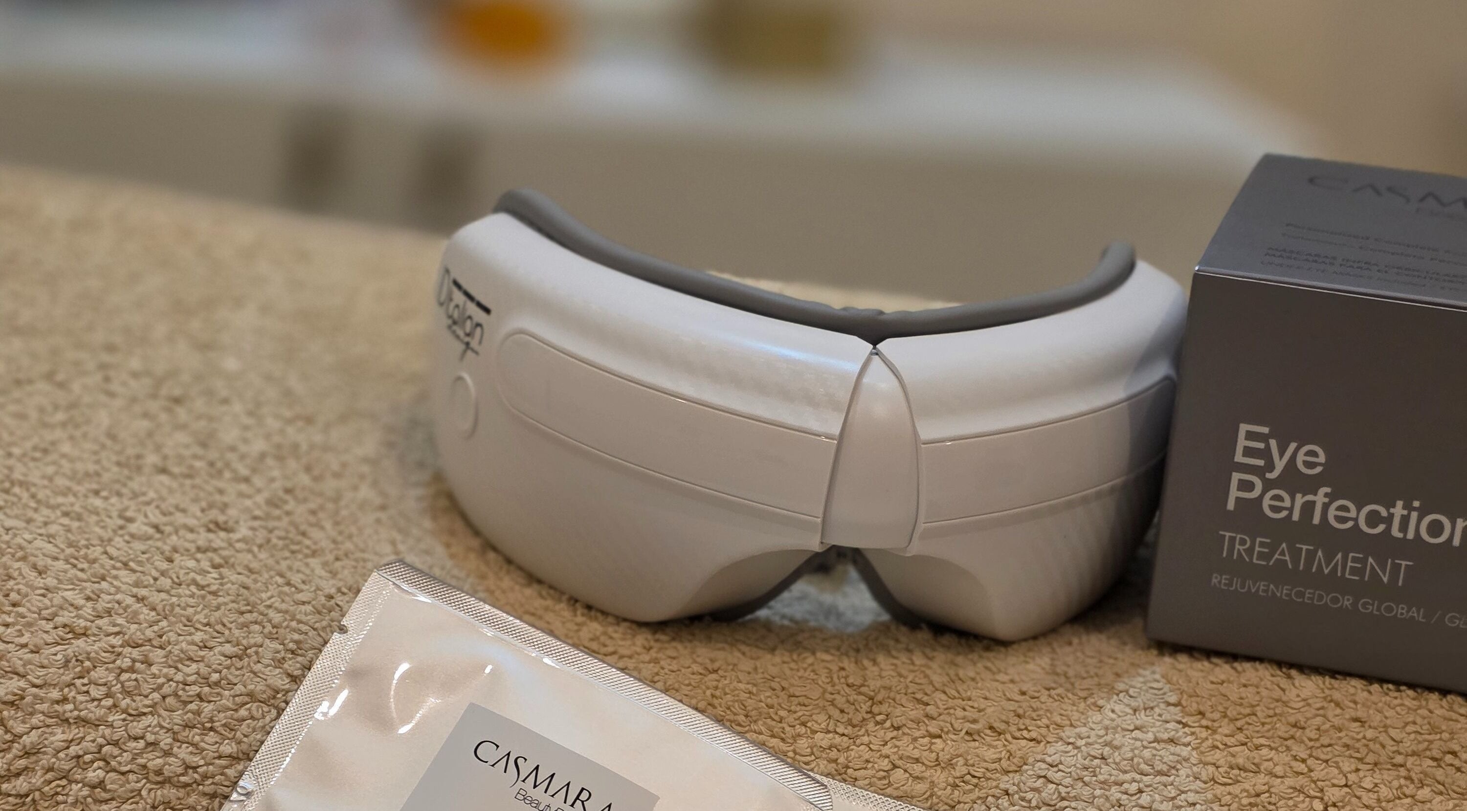 Tratamento de beleza ocular na Terapeuta Ana Martinez, Matosinhos, Porto, PT. Máscara e equipamento de rejuvenescimento.