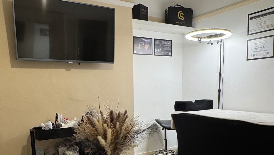 Beauty with CS spa treatment room with modern décor, London, GB.