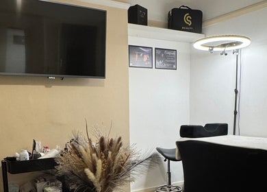 Beauty with CS spa treatment room with modern décor, London, GB.