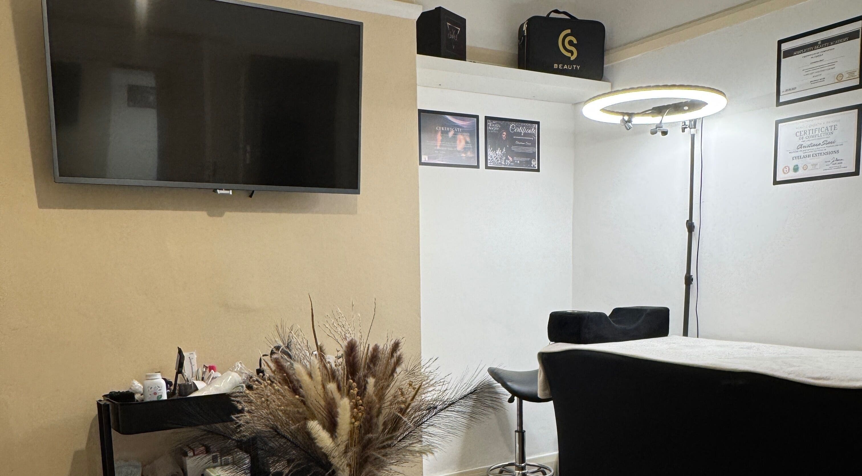 Beauty with CS spa treatment room with modern décor, London, GB.