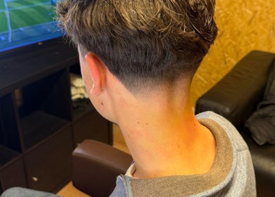 Nærbilde av nysgjerrig bakhodet etter frisyre hos Ayaz The Barber, Stavanger, Rogaland, NO.