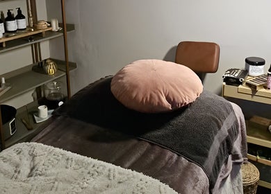 Relaxing massage room at Healing Hands with Alli, Grantham, England, GB with cozy decor and wellness products.