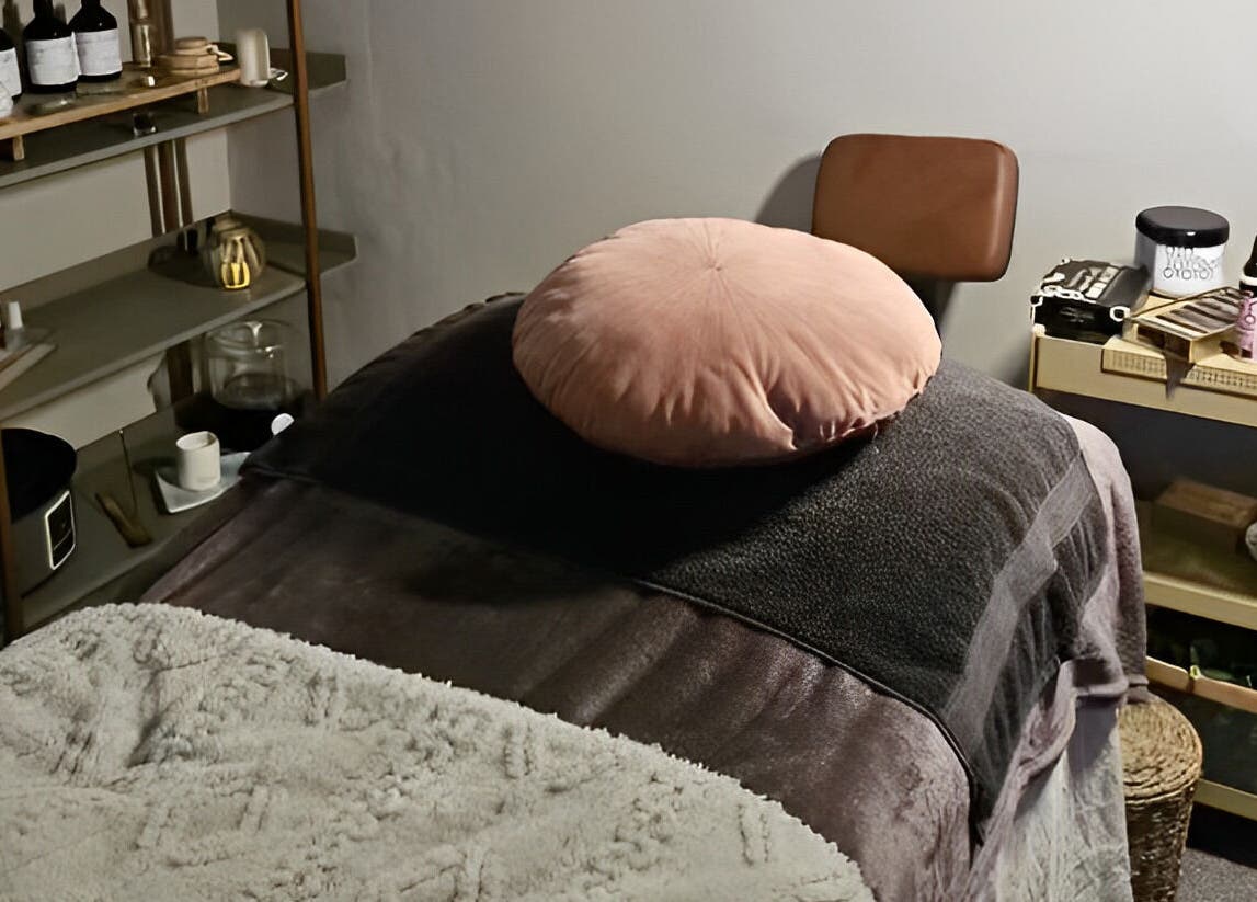 Cozy massage room at Healing Hands with Alli in Grantham, England, GB with soft linens and ambient shelves.