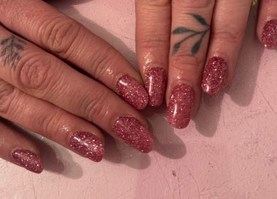 Sparkling pink glitter nails at Dazzling Beauty, King's Lynn, England, GB.