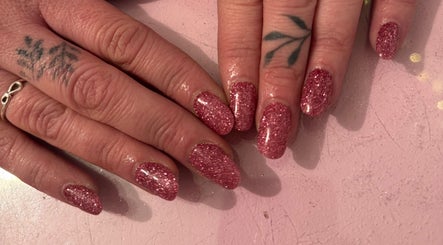 Sparkling pink glitter nails at Dazzling Beauty, King's Lynn, England, GB.