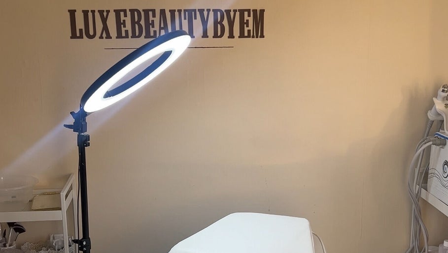 Luxebeautybyem treatment room with professional lighting in Manchester, England, GB.
