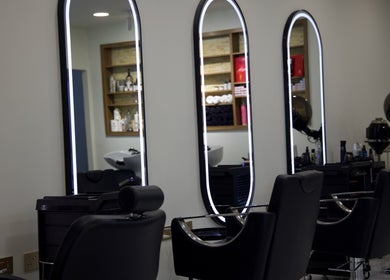 Stylish salon stations at Cynthilante Beauty Salon, Dubai, Dubai, AE, offering a luxurious beauty experience.