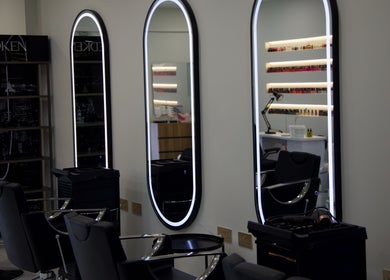 Modern styling station at Cynthilante Beauty Salon, Dubai, Dubai, AE with chic mirrors and contemporary chairs.