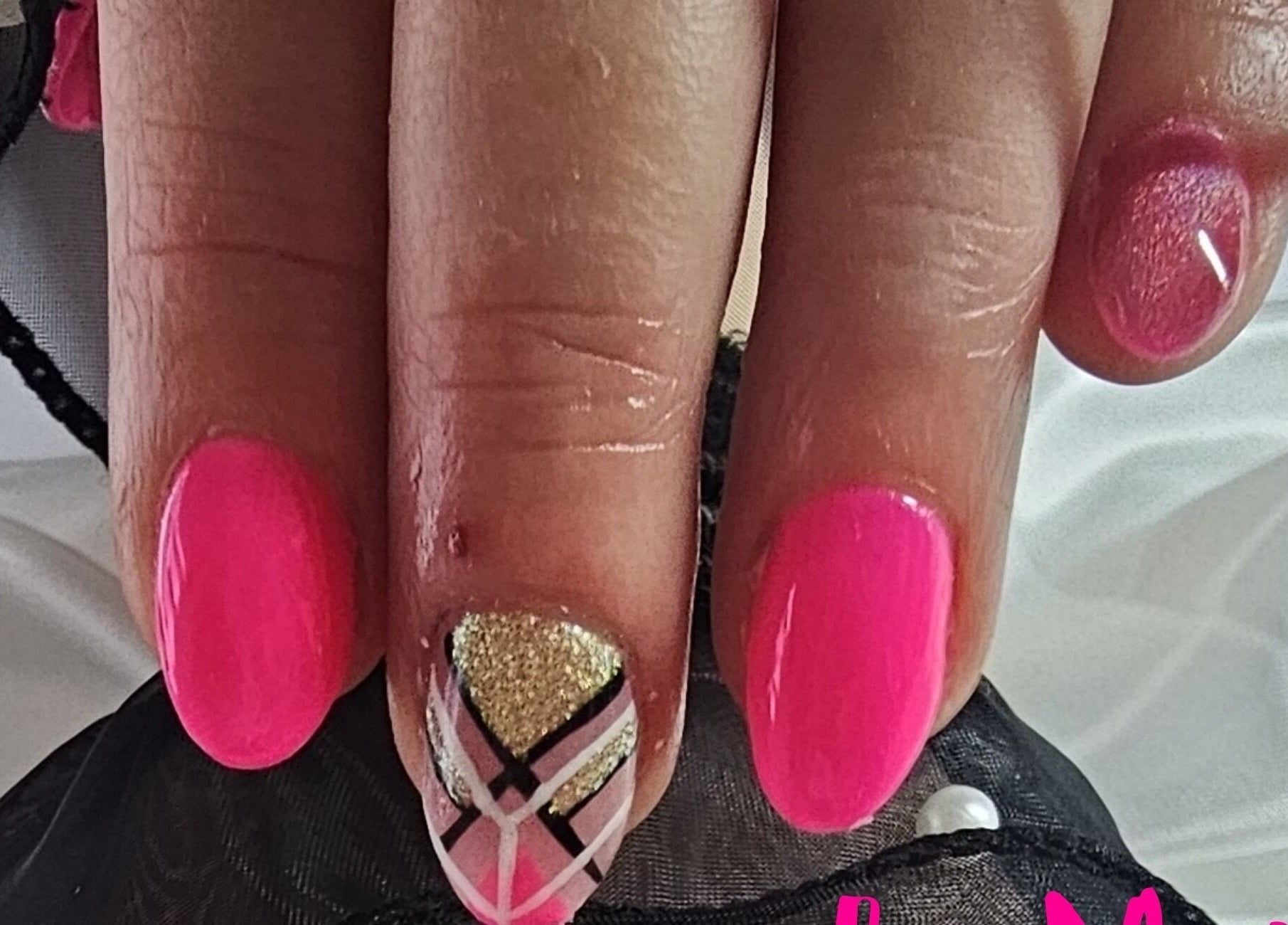 Stylish nail art with pink and gold designs at Ma Folie et Moi by Marie, Illzach, Grand Est, FR.