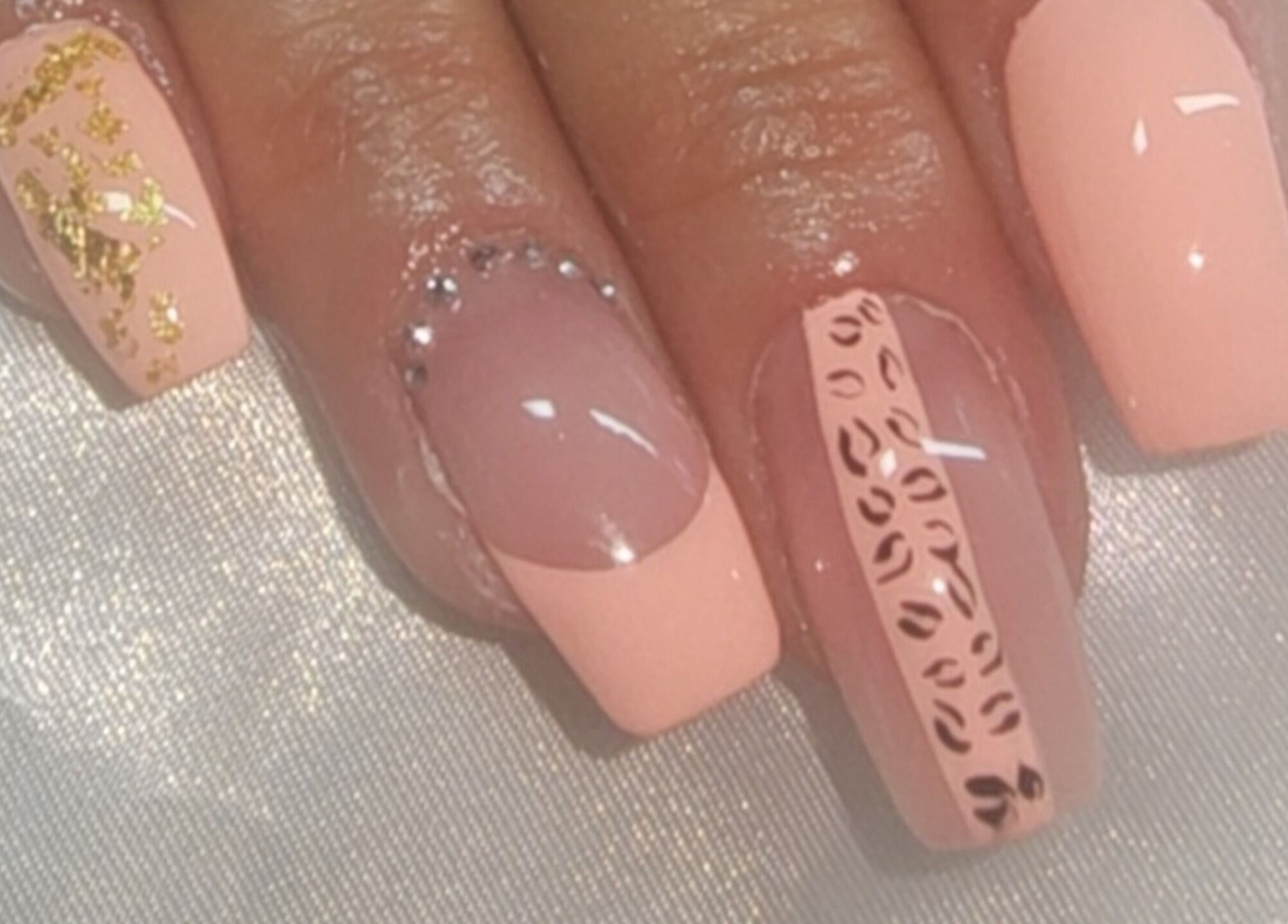 Ongles décorés avec design élégant chez Ma Folie et Moi by Marie, Illzach, Grand Est, FR.