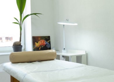 Массажный стол в студии Massage Frankfurt, Франкфурт, Гессен, DE.