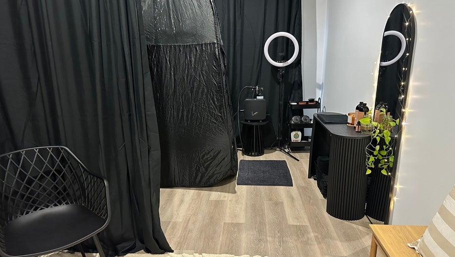 Elegant tanning area at Honey Tans, Cleveland, Queensland, AU, featuring modern decor and professional equipment.