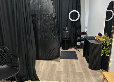 Elegant tanning area at Honey Tans, Cleveland, Queensland, AU, featuring modern decor and professional equipment.