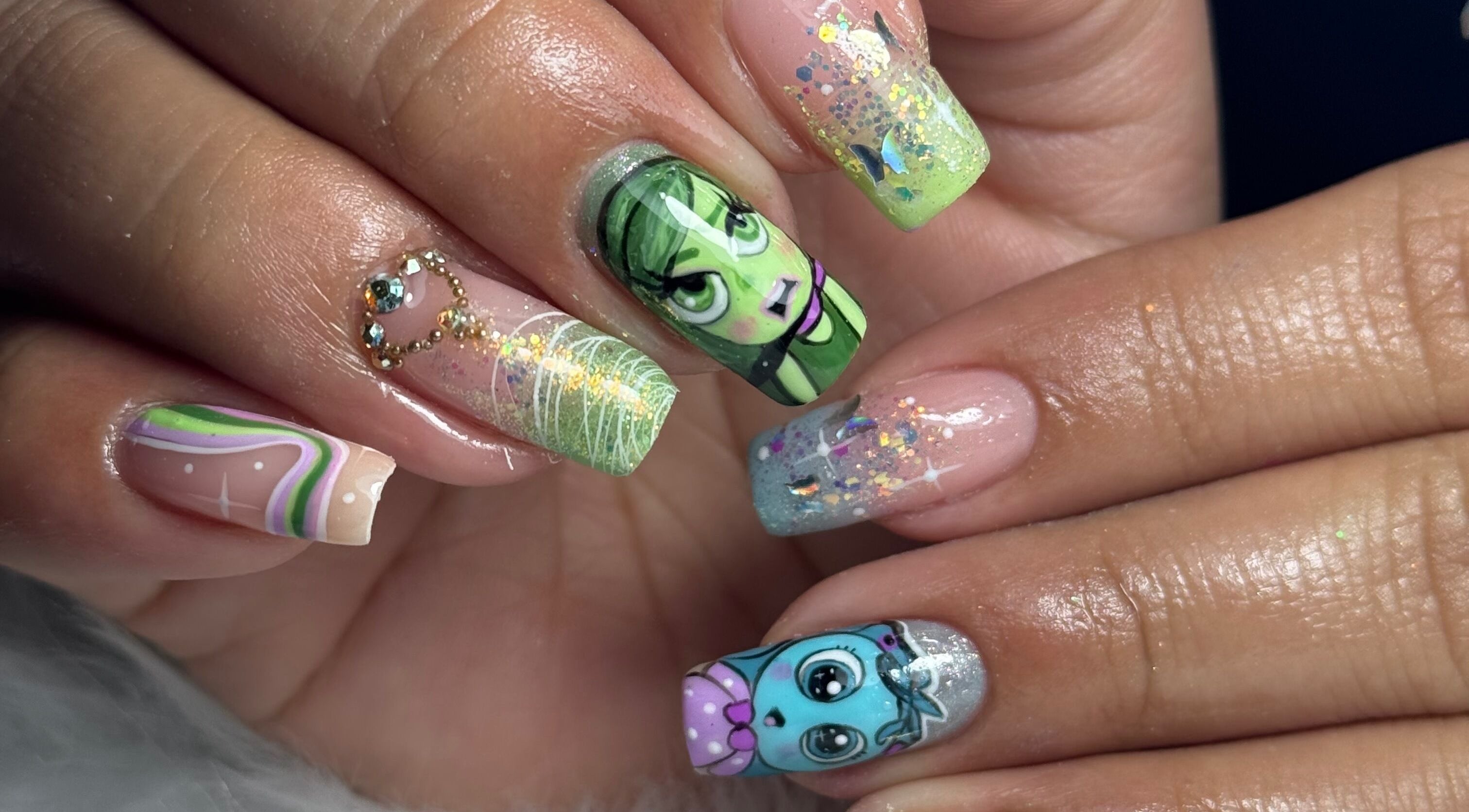 Uñas con diseño colorido en Blace by Lau, Bogotá, Bogotá, CO.