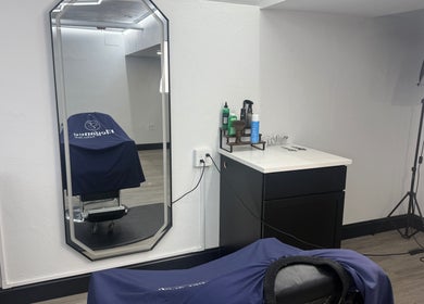 Modern salon setup at Danielz Blurry Blenz, Framingham, Massachusetts, US with stylish mirror and barber chair.