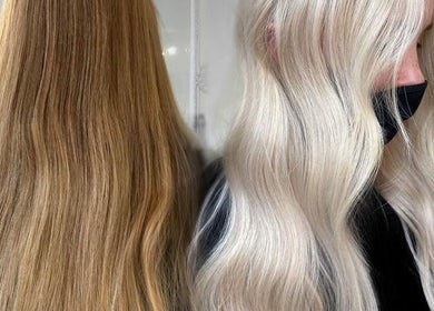 Capelli lisci e ondulati a Studio 7, Genova, Liguria, IT, evidenziano servizi styling di bellezza.