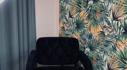 Stylowe krzesło w Liza Brows & Lami salon kosmetyczno fryzjerski Beauty Lux w Bydgoszcz, Województwo Kujawsko-pomorskie, PL.