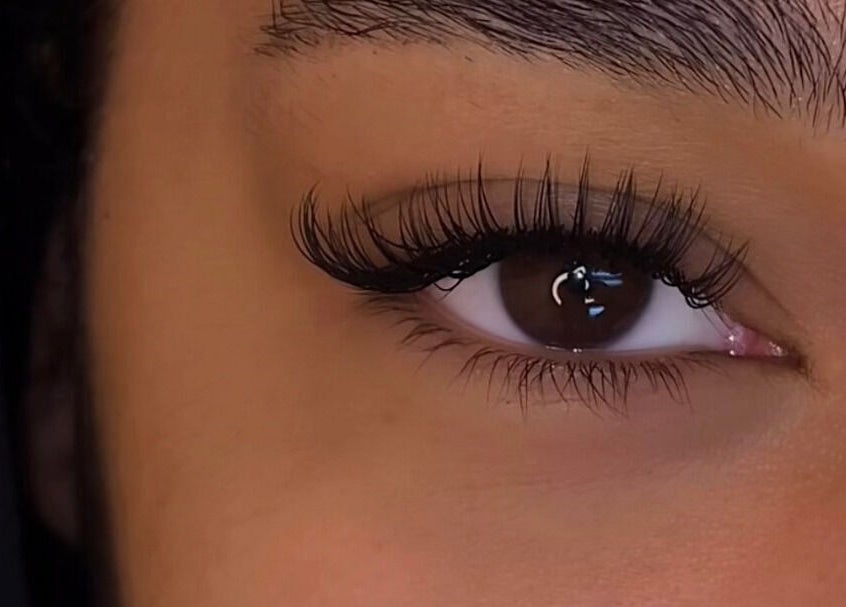 Close-up of expertly done eyelash extensions at Chialash, Montréal, Québec, CA.
