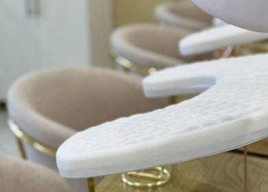 Sillas elegantes en Lusso Nail Bar, Pachuca De Soto, Hidalgo, MX, perfecto para servicios de belleza de calidad.