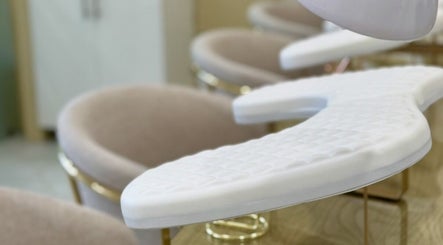 Sillas elegantes en Lusso Nail Bar, Pachuca De Soto, Hidalgo, MX, perfecto para servicios de belleza de calidad.