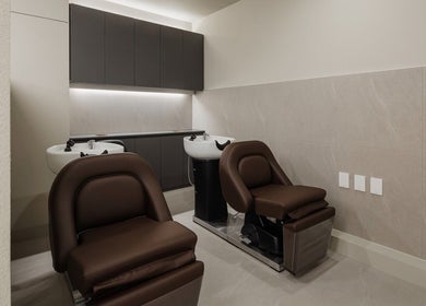 Elegant salon chairs at B-orn Hair 비오른헤어, 서울특별시, 서울특별시, KR, offering relaxation and style.