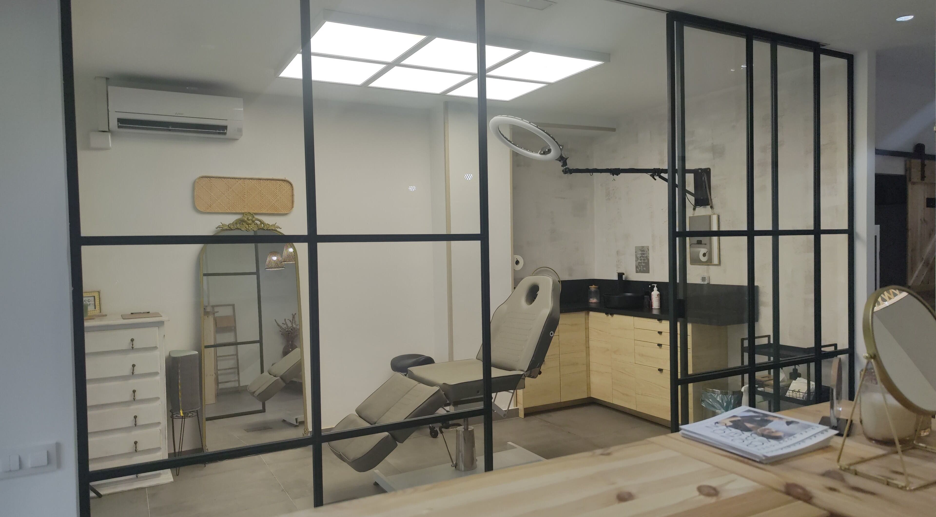Sala de tratamiento en Erika Rodríguez MICROPIGMENTACIÓN, Santa Coloma De Gramenet, Catalunya, ES.